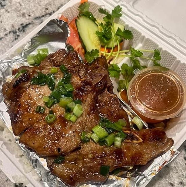 C3. Pork Chop Combination *- Cơm Sườn, Bì, Chả, Trứng.